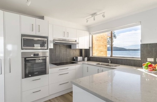 Soldiers Point Apartment | Pelican Sands 2 , 83 Soldiers Point Road - fantastic waterfront unit with pool and air conditioning