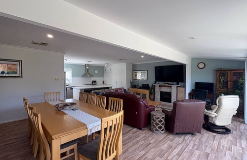 Falcon House | Pelicans' Retreat Falcon - Family sized home and dog friendly.