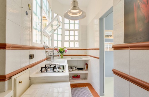 Rione VIII Sant'Eustachio Apartment | Pellegrino Luxury Apartment with Large Balcony