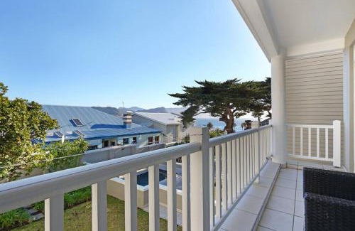 Simon's Town Apartment | Penguin Haven . Luxury 2 bedroom, Boulders Beach.