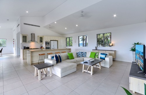 Hamilton Island Villa | Peninsula 6 with private heated pool!