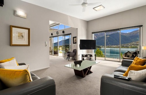 Kelvin Heights House | Peninsula Panoramic Views