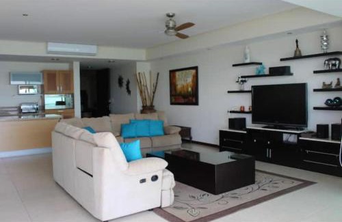 North Hotel Zone Apartment | Peninsula Vallarta Beachfront condos