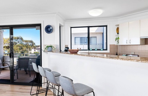 Soldiers Point Apartment | Peninsula Waters - close to the beach and Soldiers Point Marina