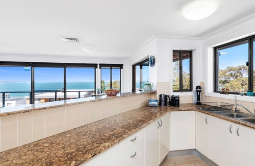 Soldiers Point Apartment | Peninsula Waters - close to the beach and Soldiers Point Marina