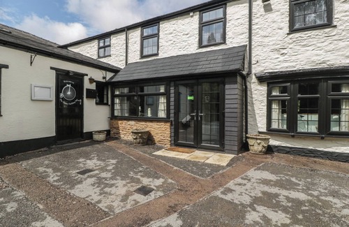 Aston Ingham Cottage | PENNY FARTHING INN, pet friendly, with open fire in Ross-On-Wye