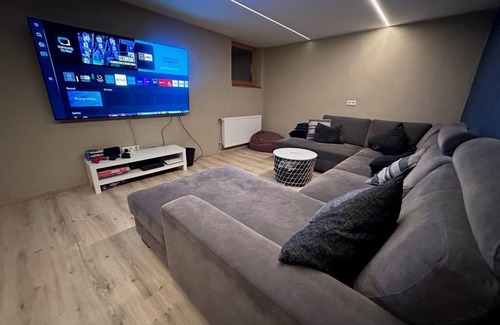 Leogang Bed & Breakfast | Pension Haus Tirol - family room, shower, WC, 2 bedrooms