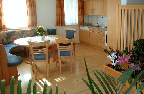 Anthering House | Pension Hiesel-Villa Untersbergblick