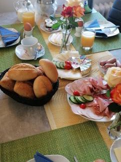 Hitdorf Hotel | Pension Riverside in Leverkusen Hitdorf am Rhein - Zentral an der A1 und 59