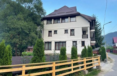 Moeciu de Sus Hotel | Pensiunea de la Rau Moieciu de sus