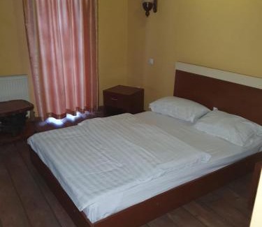 Almaj House | Pensiunea la Izvoare