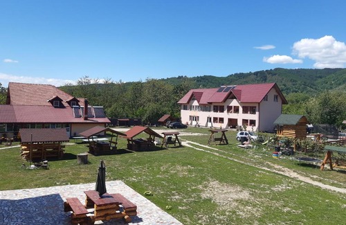 Polovragi House | Pensiunea Lardi
