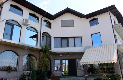 Costinesti House | Pensiunea Vreau un Dan