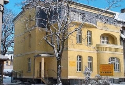 Szczecinek House | Pensjonat - Restauracja Żółty Domek