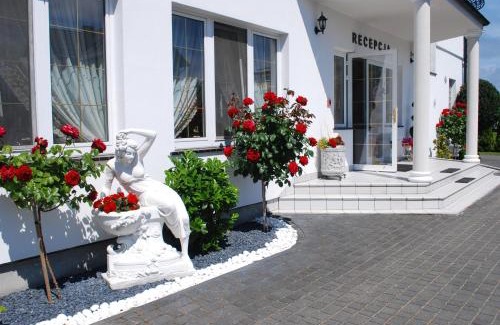 Jastarnia Bed & Breakfast | Pensjonat & Restauracja Admirał
