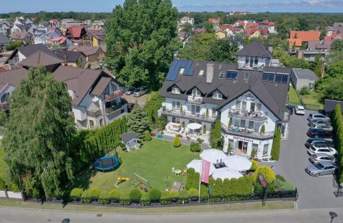 Jastarnia Bed & Breakfast | Pensjonat & Restauracja Admirał