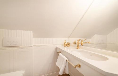 Jastarnia Bed & Breakfast | Pensjonat & Restauracja Admirał
