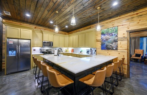 Broken Bow Cabin | Pent Haus, Heated Pool (For A Fee),Creekside,Gameroom,Playset,Bunks,Pets, EV Outlet