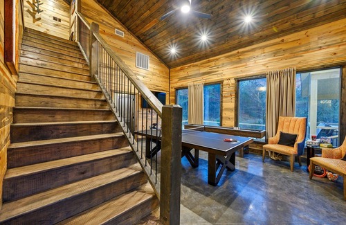 Broken Bow Cabin | Pent Haus, Heated Pool (For A Fee),Creekside,Gameroom,Playset,Bunks,Pets, EV Outlet