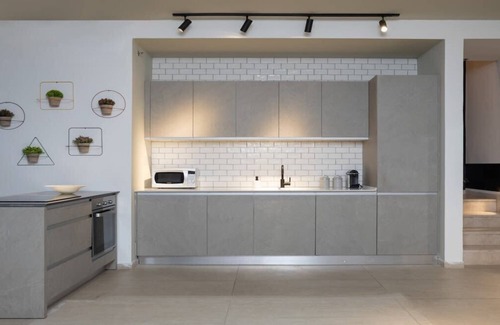 Tel Aviv Apartment | Penthouse 3BR near Rothschild bd. by HolyGuest