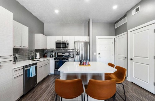 Downtown Salt Lake City Apartment | Penthouse Apt - PoolGymHotTubPkg - View!