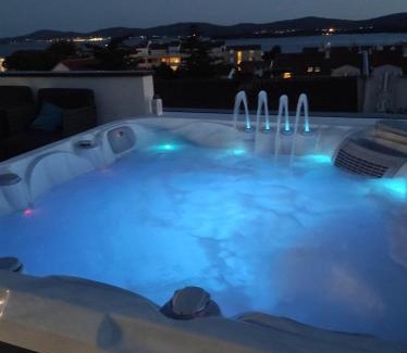 Turanj Apartment | Penthouse Aurelia, rooftop terrace & jacuzzi