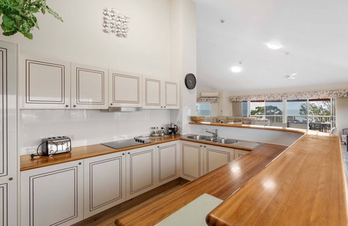 Torquay Apartment | Penthouse Charlton on the Esplanade