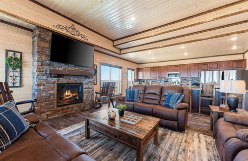 Kimberling City Condo | Penthouse Condos with Panoramic Lake Views!