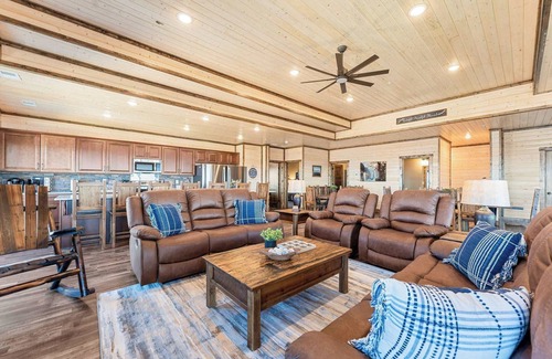 Kimberling City Condo | Penthouse Condos with Panoramic Lake Views!
