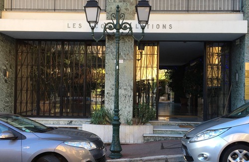 Beaulieu-sur-Mer Apartment | Penthouse for 2, top location, sea view, parking, elevator, air conditioning.