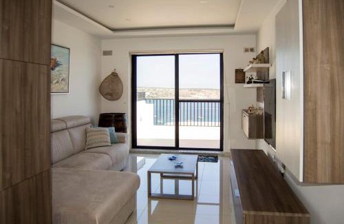 Għadira Apartment | Penthouse Ghadira With Amazing Views! By Homely