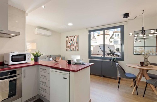L'Antiga Esquerra de l'Eixample Apartment | Penthouse in Barcelona with Terrace near Beach