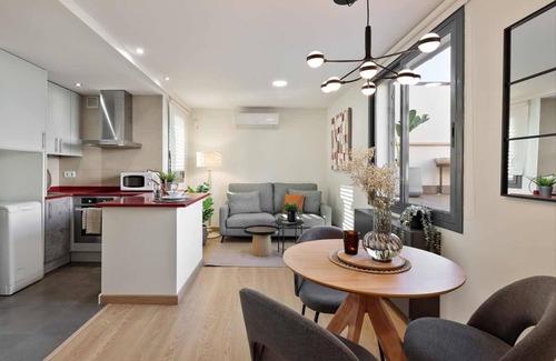 L'Antiga Esquerra de l'Eixample Apartment | Penthouse in Barcelona with Terrace near Beach