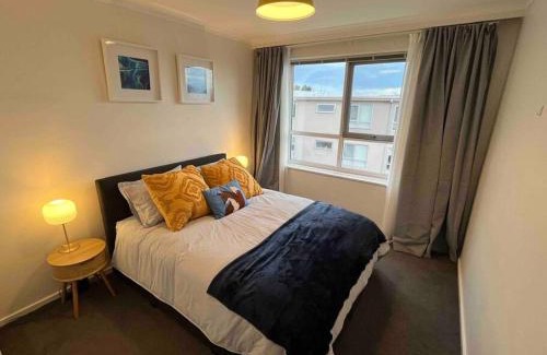 Sandringham Apartment | Penthouse in Sandringham with panoramic bay views