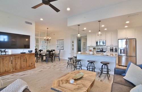 Whitney Beach Condo | PENTHOUSE! Just 2 Min from Anna Maria Island, Heated Pool, Playground, Elevator