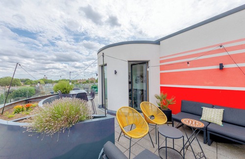 Latchmere Apartment | Penthouse Large Private Balcony Battersea