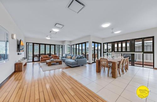 Airlie Beach Apartment | Penthouse living at the Port of Airlie