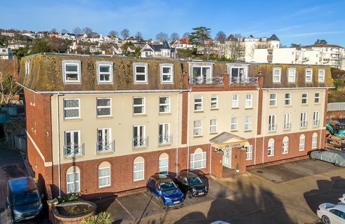 Torquay Apartment | Penthouse, Luxury 2 Bed, 2 Bathroom, Apartment with Sea Views and a Lift