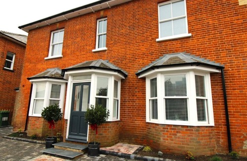 Basingstoke Apartment | Penthouse luxury Two bed two bath apartment with Sky Tv and parking