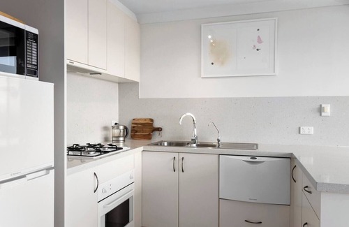 West Hobart Apartment | Penthouse Style Pad Breathtaking Panoramic Views