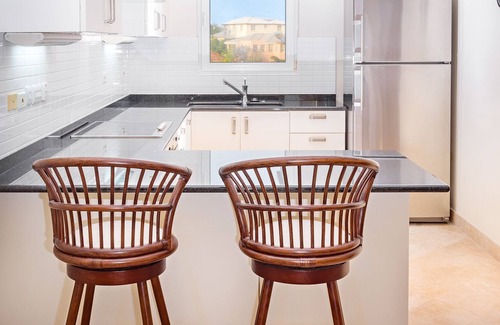 Durants Condo | Penthouse Suite on Beautiful Golf Course