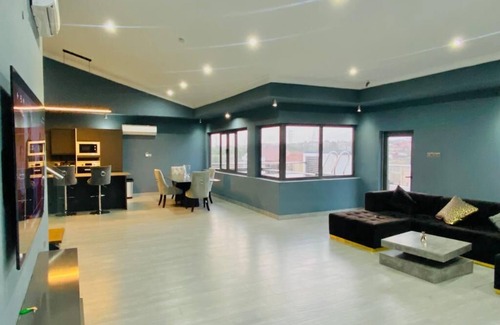 Teshie Apartment | Penthouse Suite with private rooftop infn pool & Stunning cinema room