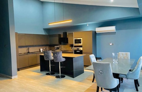 Teshie Apartment | Penthouse Suite with private rooftop infn pool & Stunning cinema room