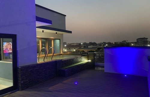 Teshie Apartment | Penthouse Suite with private rooftop infn pool & Stunning cinema room