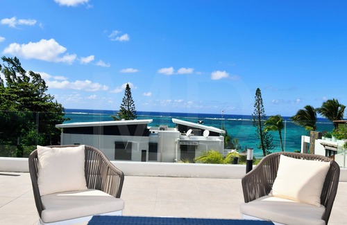 Belle Mare Apartment | Penthouse sur la Plage de Belle Mare , Ascenseur Privé , Belle vue Mer, Piscine