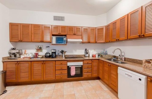 Flores Magon Condo | Penthouse Unit, Great for Families