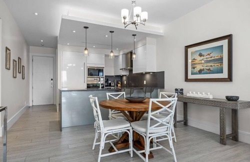 Paradise Island Apartment | Penthouse w/Private Rooftop Terrace | Steps from Renowned Resorts & Golf Courses