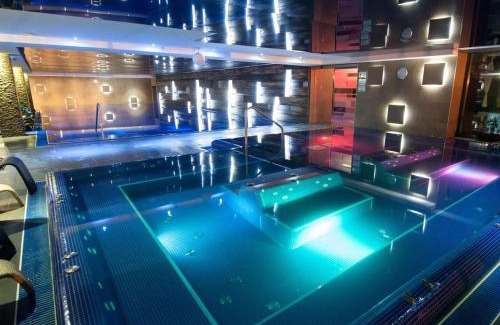 Budavar Apartment | Penthouse with Free PARKING and Free BIKES, wellness 8 min walk
