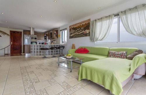 Costa Teguise Apartment | Penthouse with Jacuzzi, Sea & Volcano Views