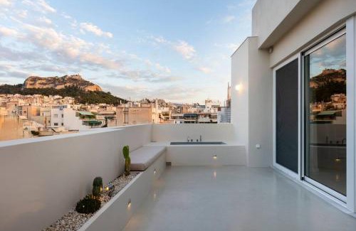 Exarhia Apartment | Penthouse with Private Rooftop and Hot Tub